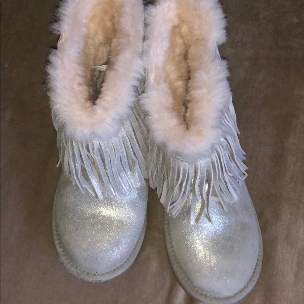 Ugg sliver boots size 3